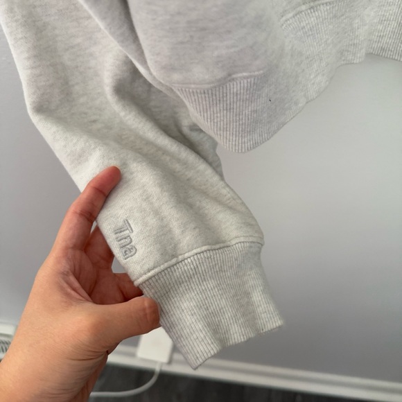 Aritzia TNA Cozy Fleece XL Perfect Sweatshirt Light Grey Heather Crop - Picture 7 of 9
